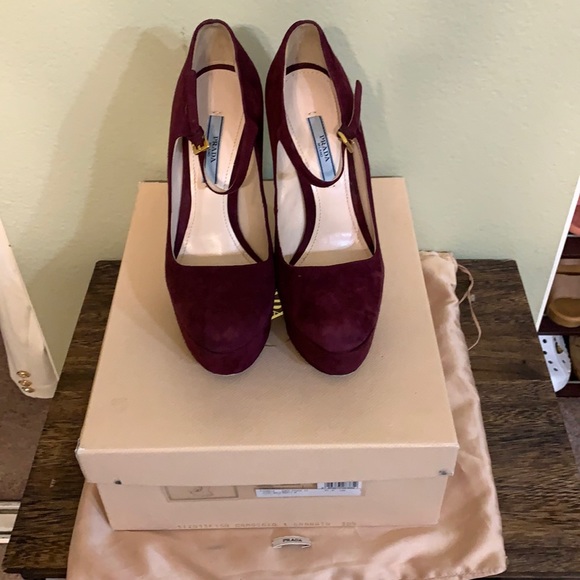 Prada shoes - Picture 1 of 10